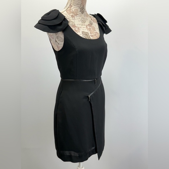 BCBGENERATION Black layered cap sleeve mini sheath dress w/ zipper detail size 6 - Picture 7 of 15